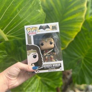 BNIB Batman v Superman: Dawn of Justice Wonder Woman Funko Pop